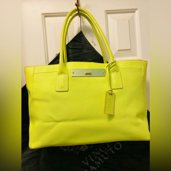 Vince Camuto Handbags - ENC Vince Camuto geniune leather Alex Tote Bag